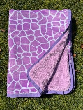 Carter’s Purple Giraffe Print Reversible Plush Baby Blanket Ruffled Trim HTF GUC